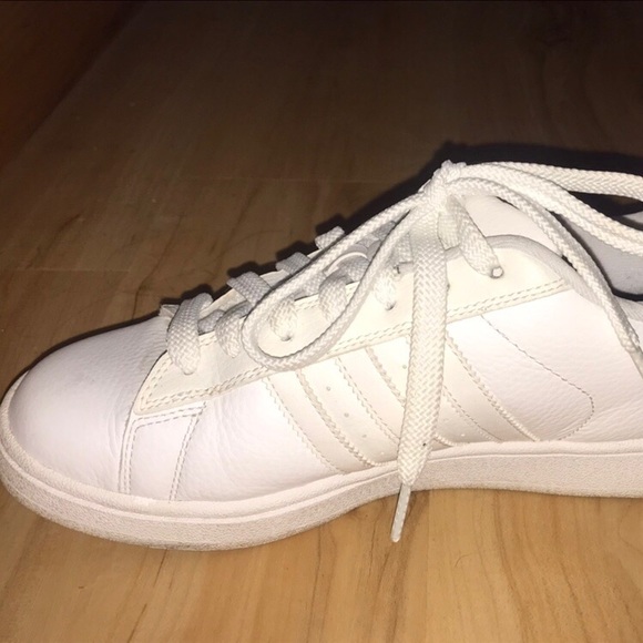 White Adidas Campus - Picture 3 of 4